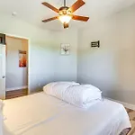 Family Hideaway With Hillside Views In Temecula!