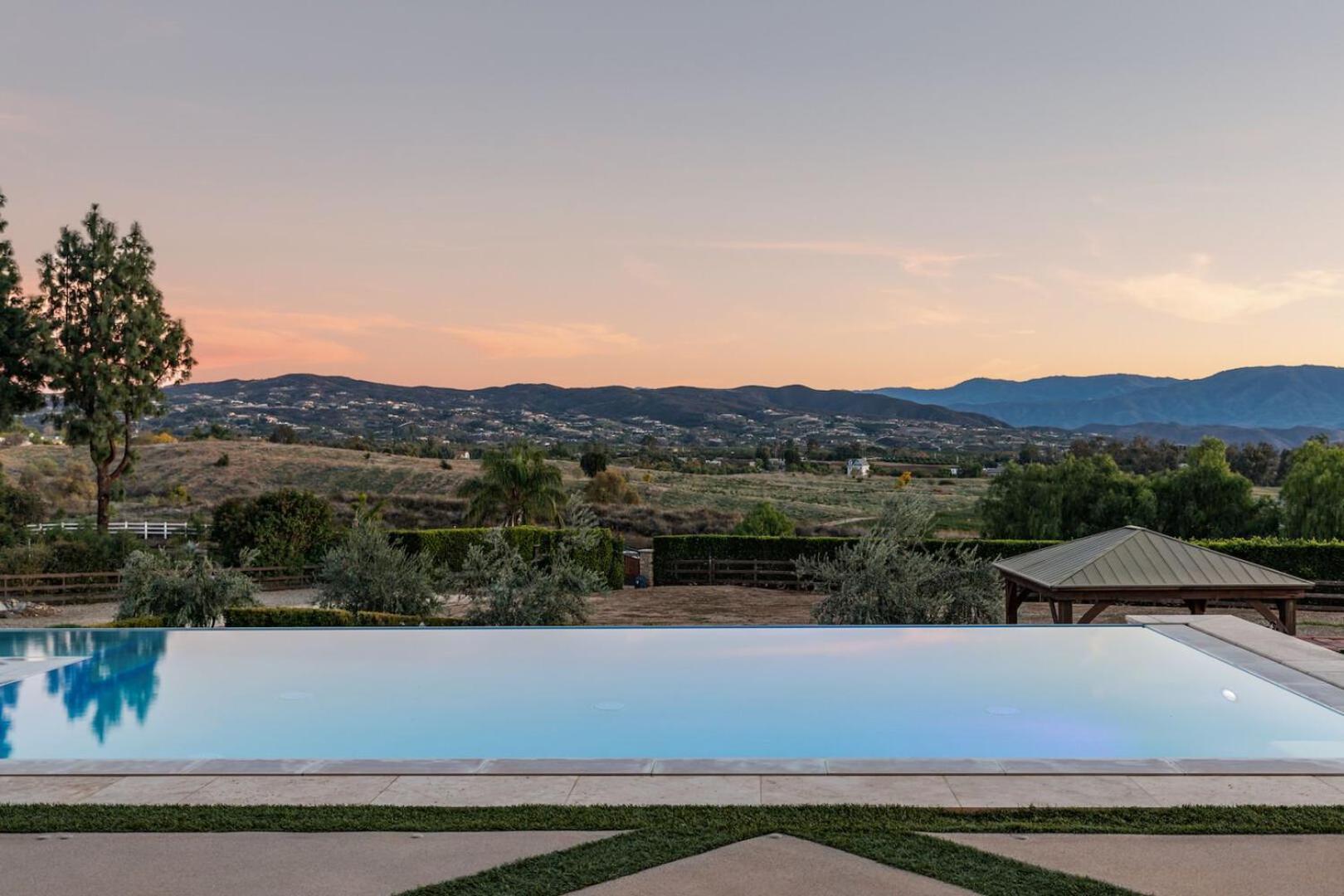 Holiday home De La Sky Ranch Sprawling Tuscan In Wine Country *